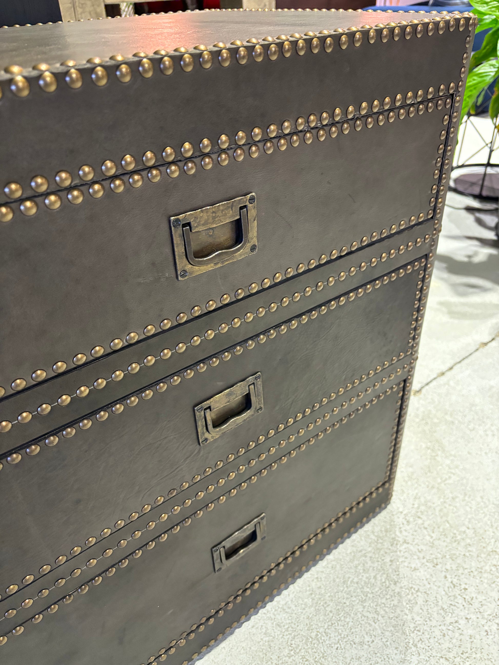 Parchment Close Nightstand 3 drwawer