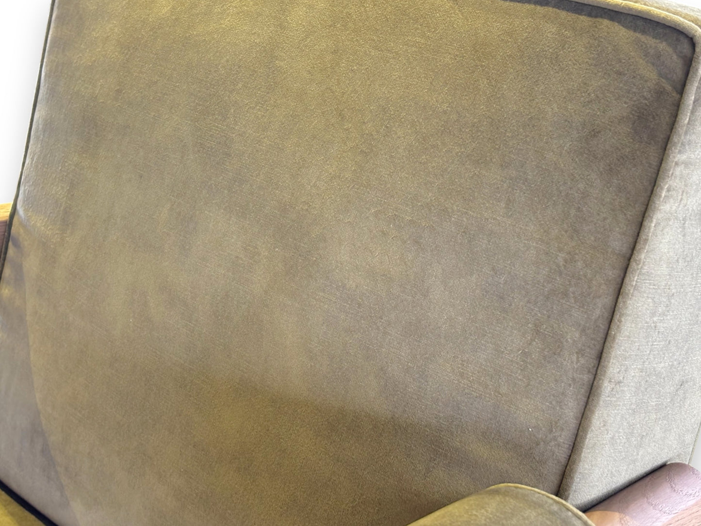 Brief Armchair (Hardy)